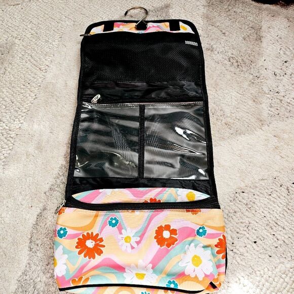 Retro Summer Hanging Toiletry Bag - Picture 4 of 5
